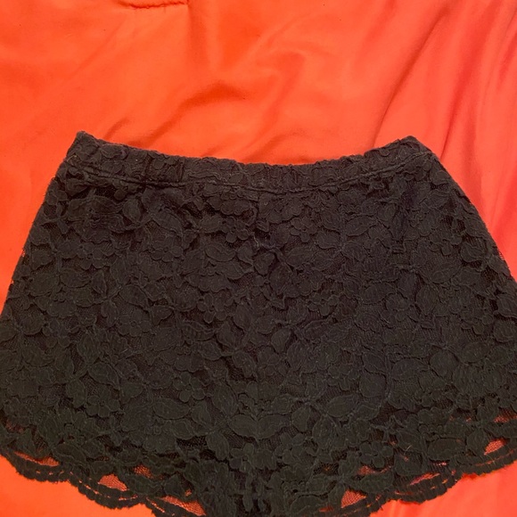 Abercrombie Lace Shorts - Picture 3 of 3